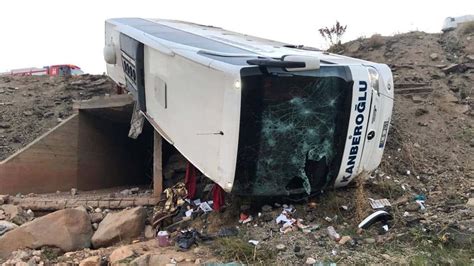 Erzurum’da yolcu otobüsü şarampole devrildi: 3 kişi hayatını kaybetti, 22 yaralı